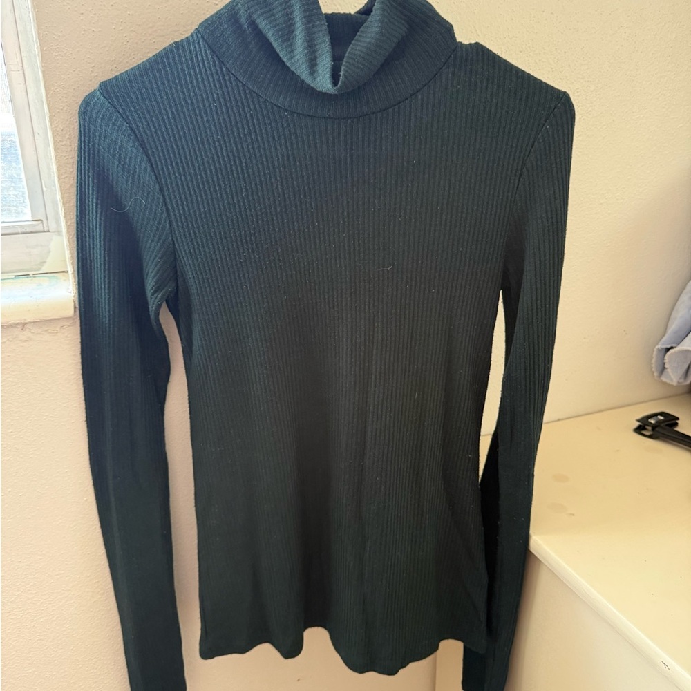 Faherty Ribbed Black Turtleneck Sweater